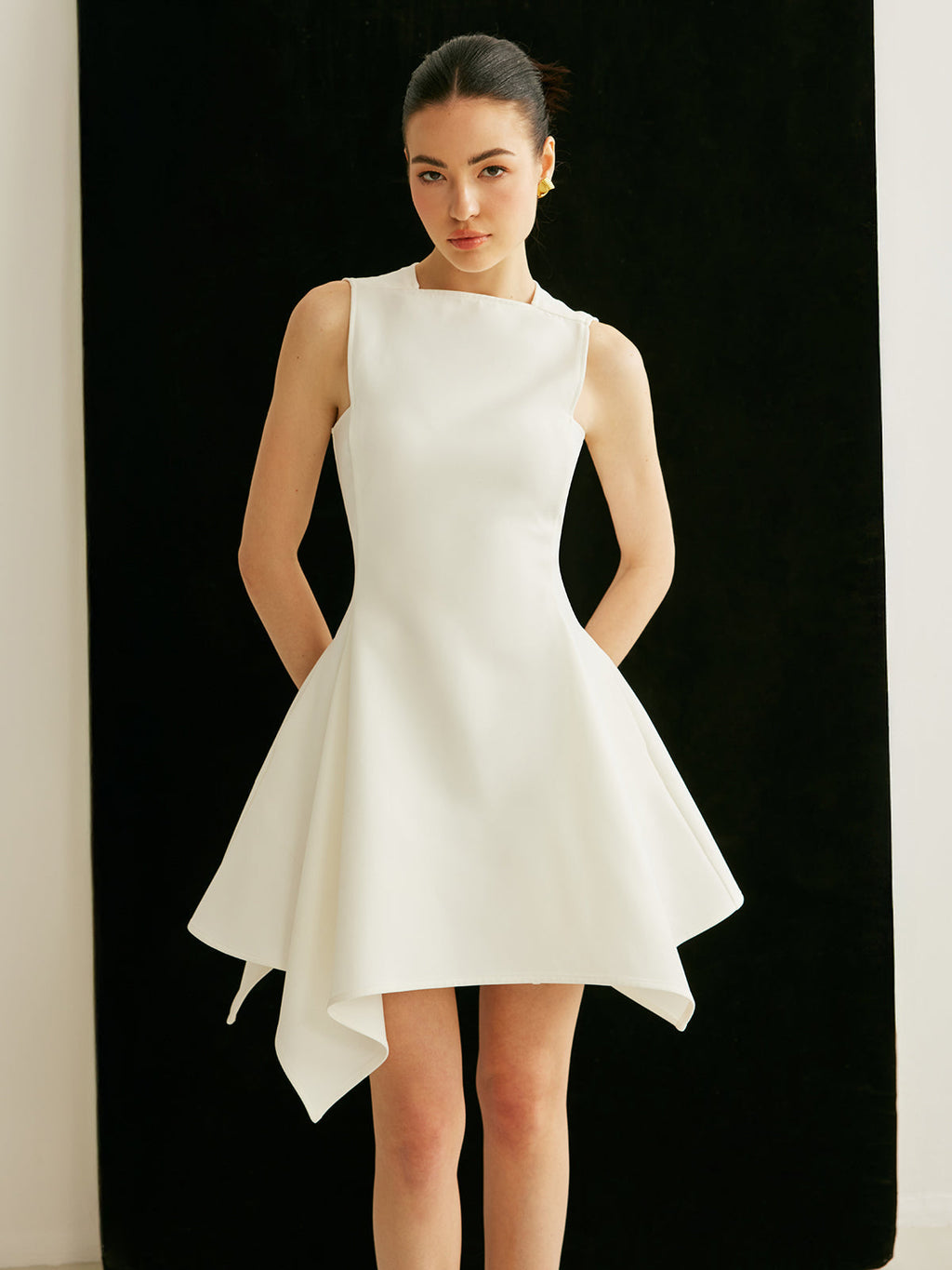 Asymmetrisches Kleid mit Taschendetail