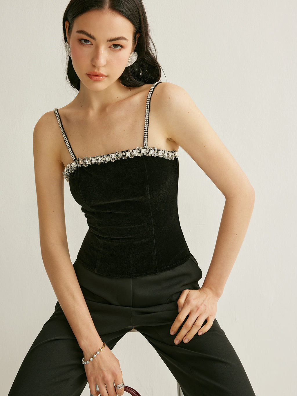 Strassbesetztes Samt-Cami-Top