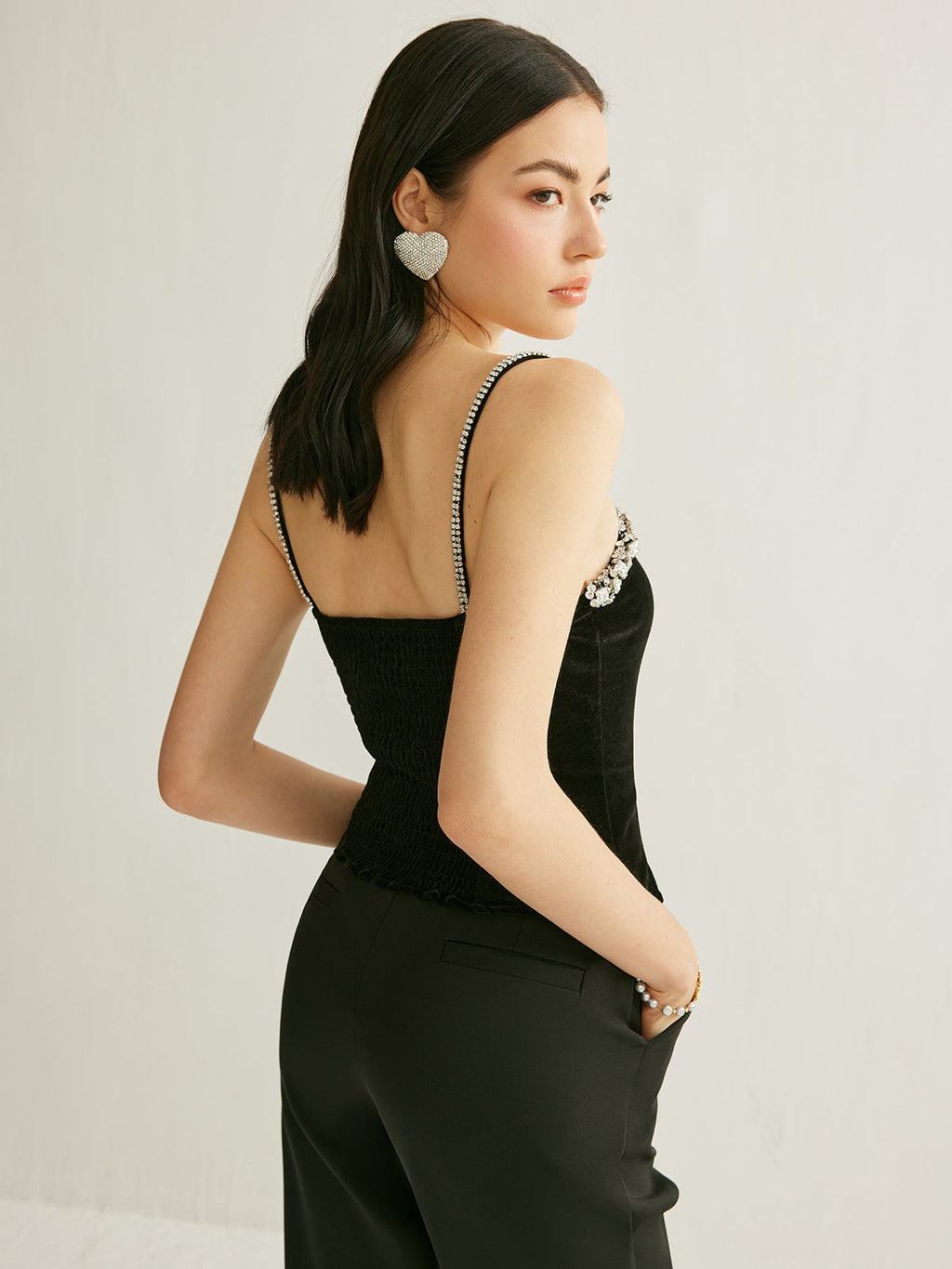 Strassbesetztes Samt-Cami-Top