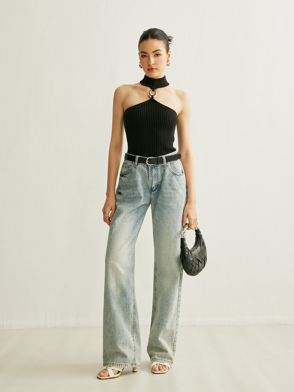 Geripptes Neckholder-Top mit Ringdetail