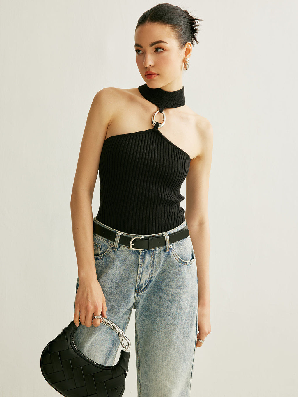 Geripptes Neckholder-Top mit Ringdetail