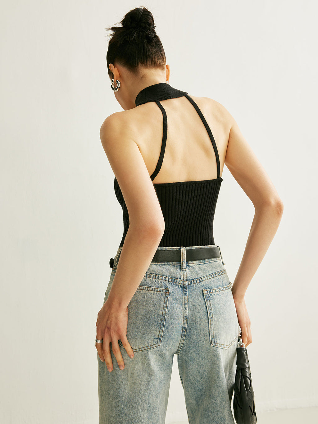 Geripptes Neckholder-Top mit Ringdetail