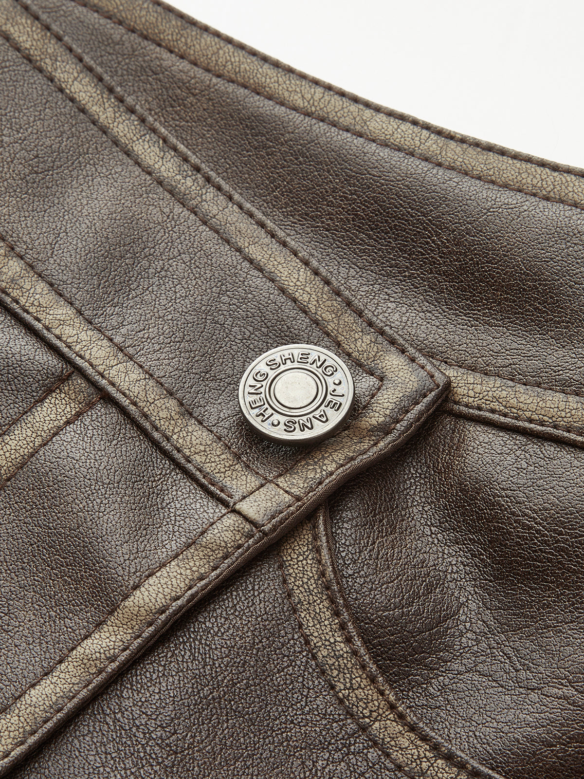 Rock aus Kunstleder mit Knopftasche 