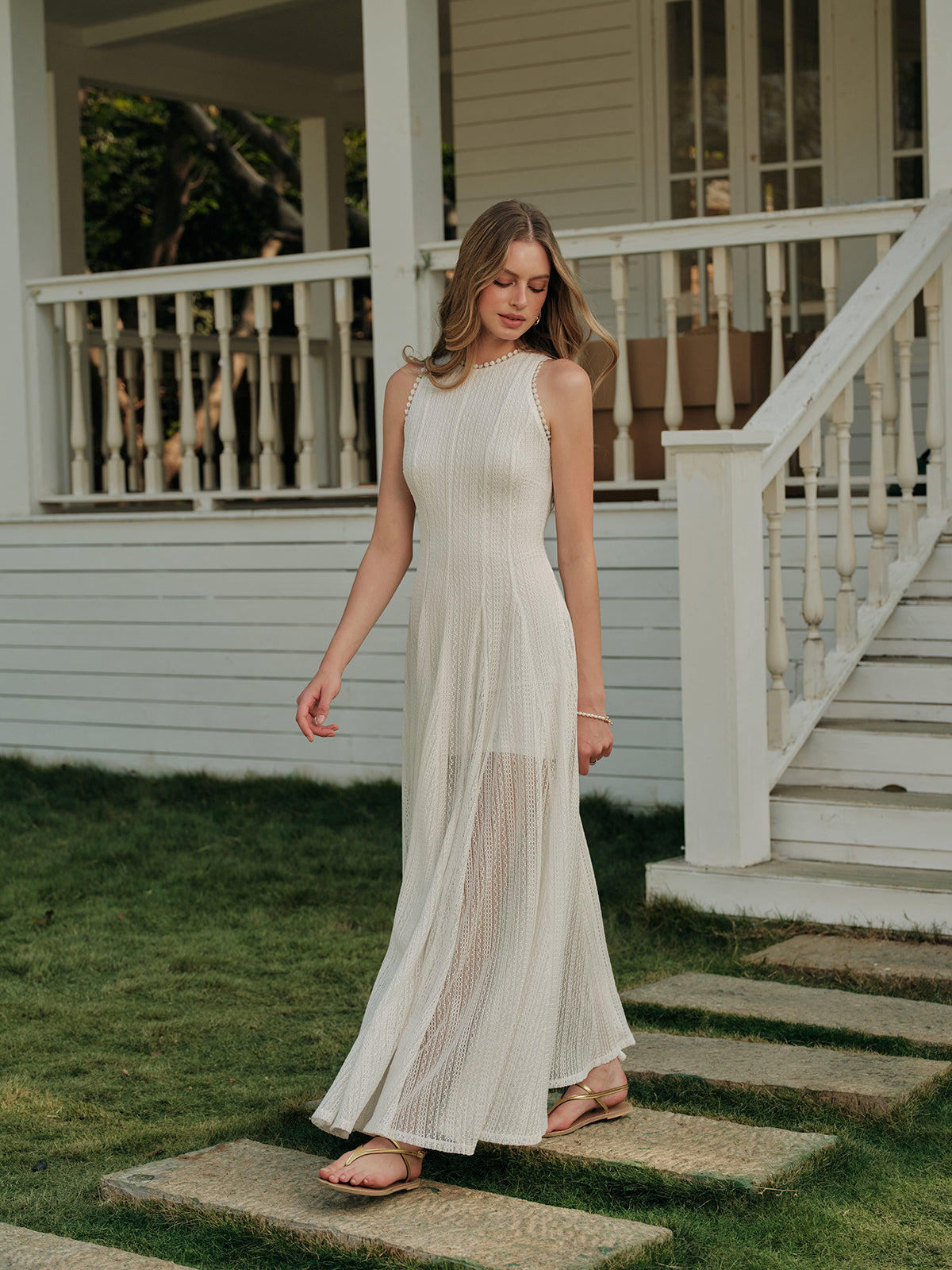 Robe sans manches semi-transparente en dentelle