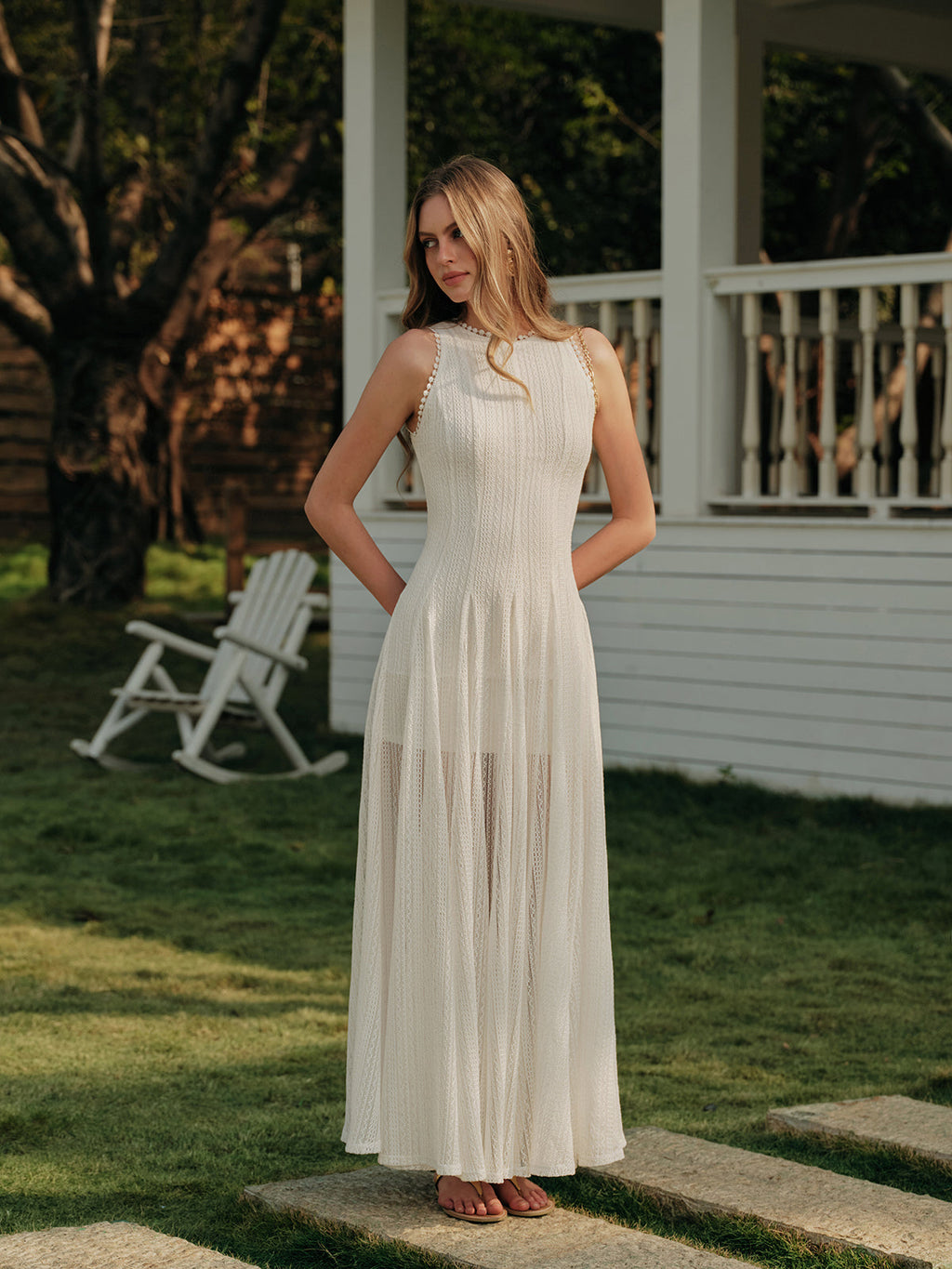 Robe sans manches semi-transparente en dentelle