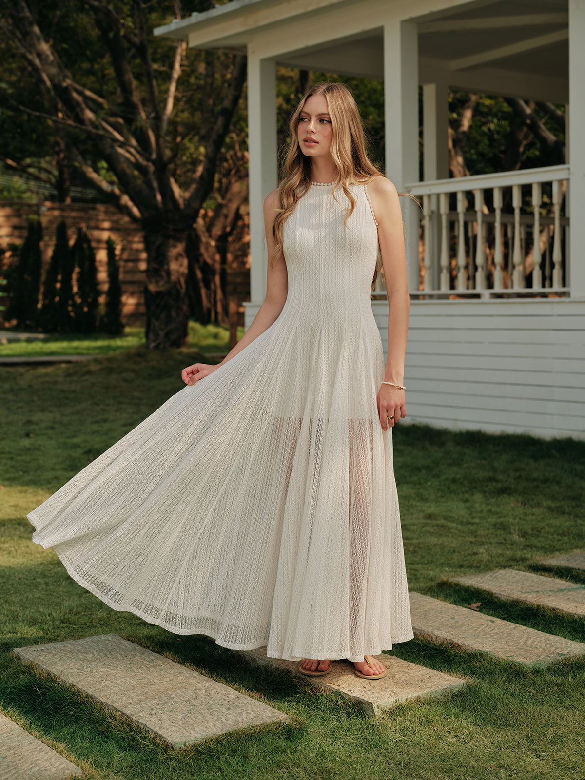 Robe sans manches semi-transparente en dentelle