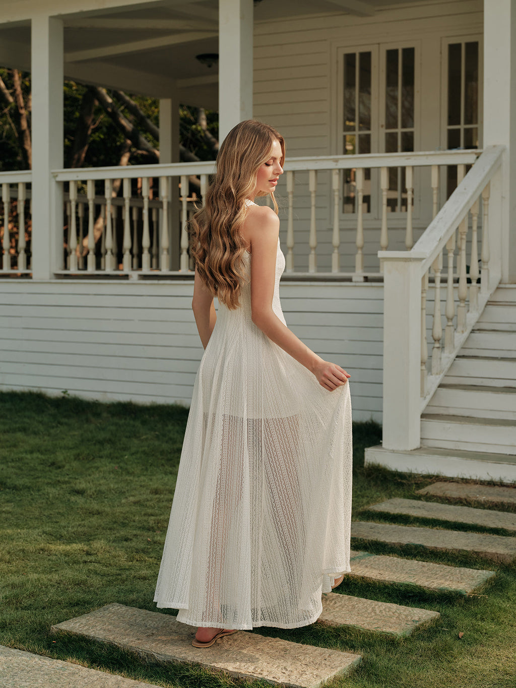 Robe sans manches semi-transparente en dentelle