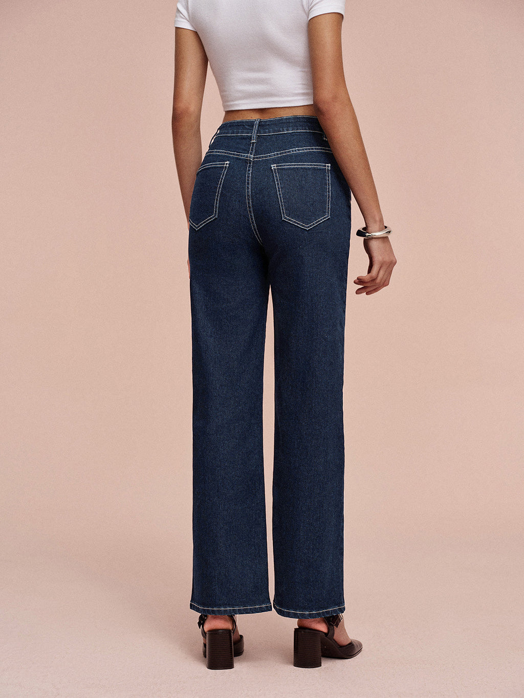Gerade geschnittene Jeans mit mittelhohem Bund