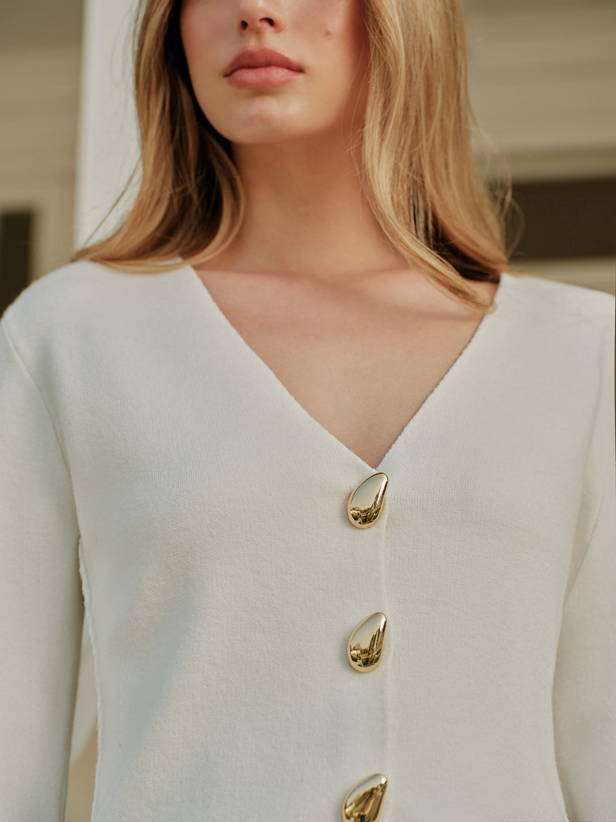 Cardigan en V à boutons métalliques