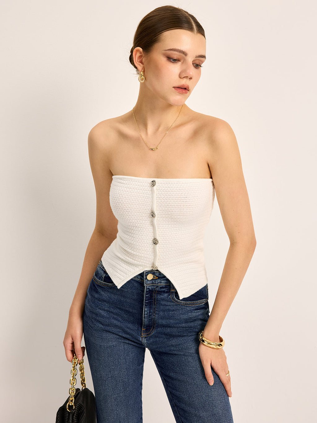 Trägerloses Stricktop mit Knopfleiste
