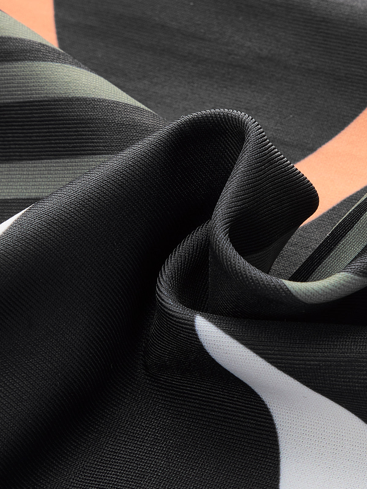 Badeanzug mit Neckholder und geometrischem Muster 