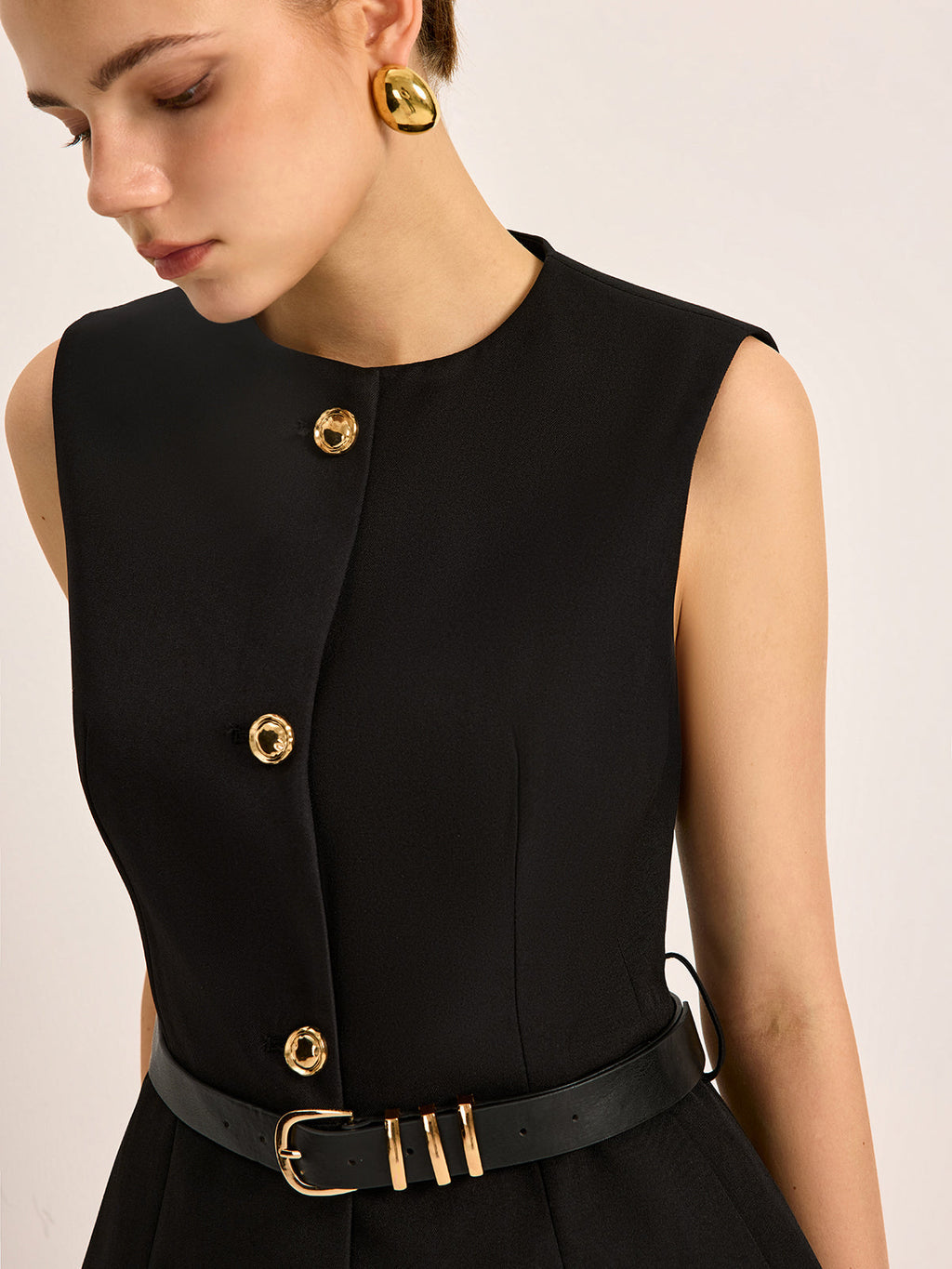 Haut à ceinture avec poches boutonnées