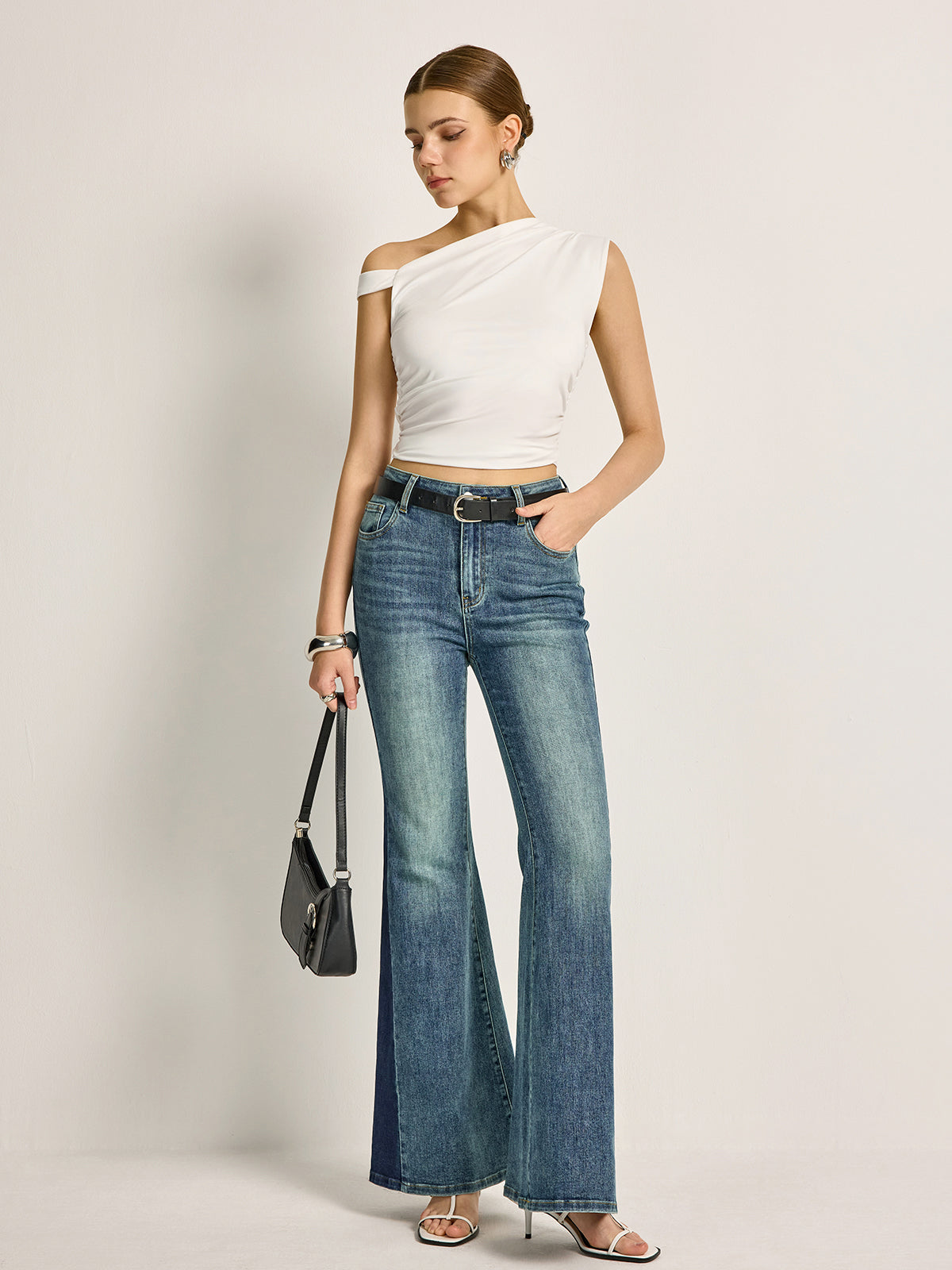 Asymmetrisches Rippen-Oberteil mit Ausschnitt 