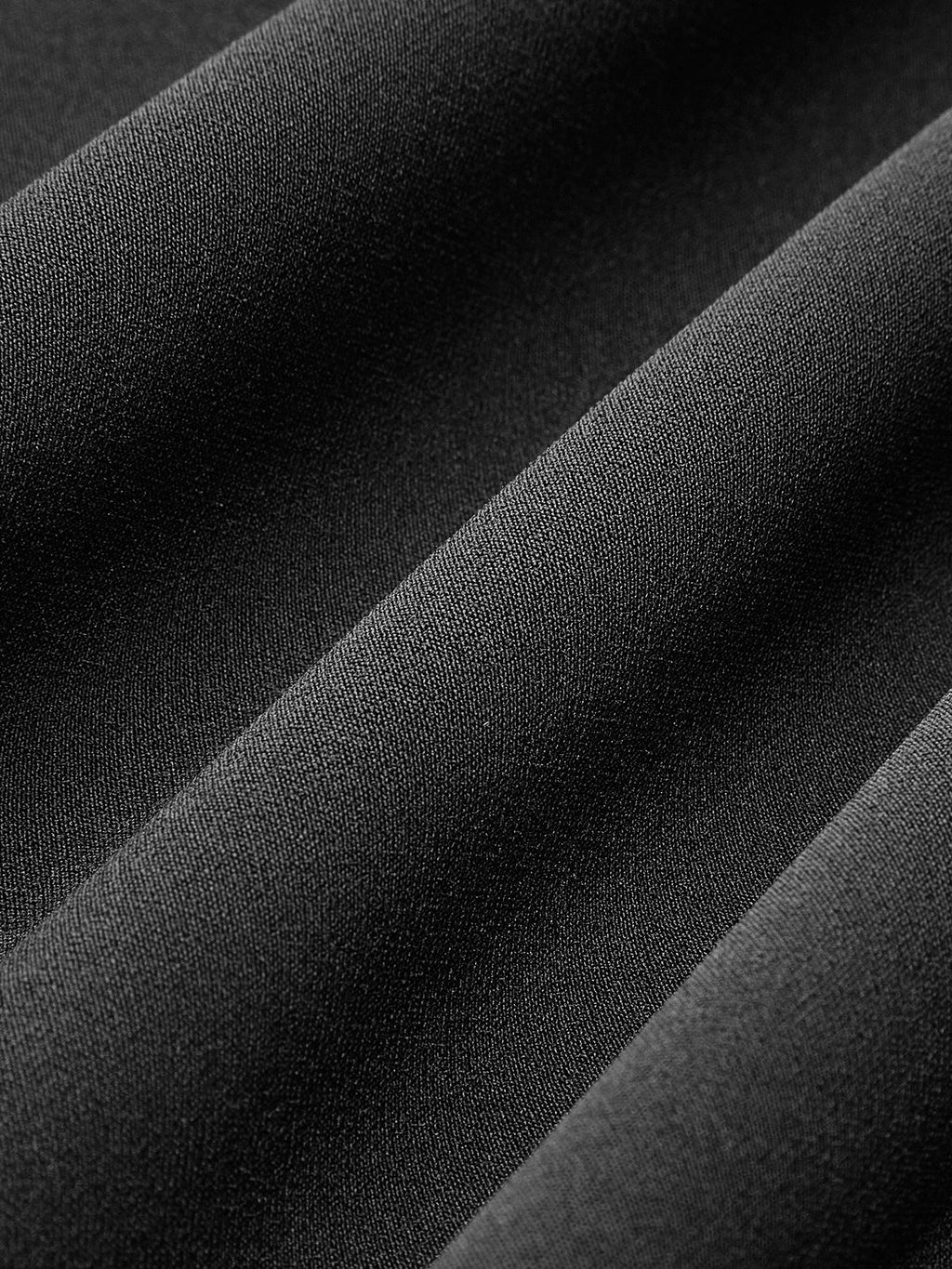 Kurzes Neckholder-Kleid mit Schleifendetail und Faltenrock
