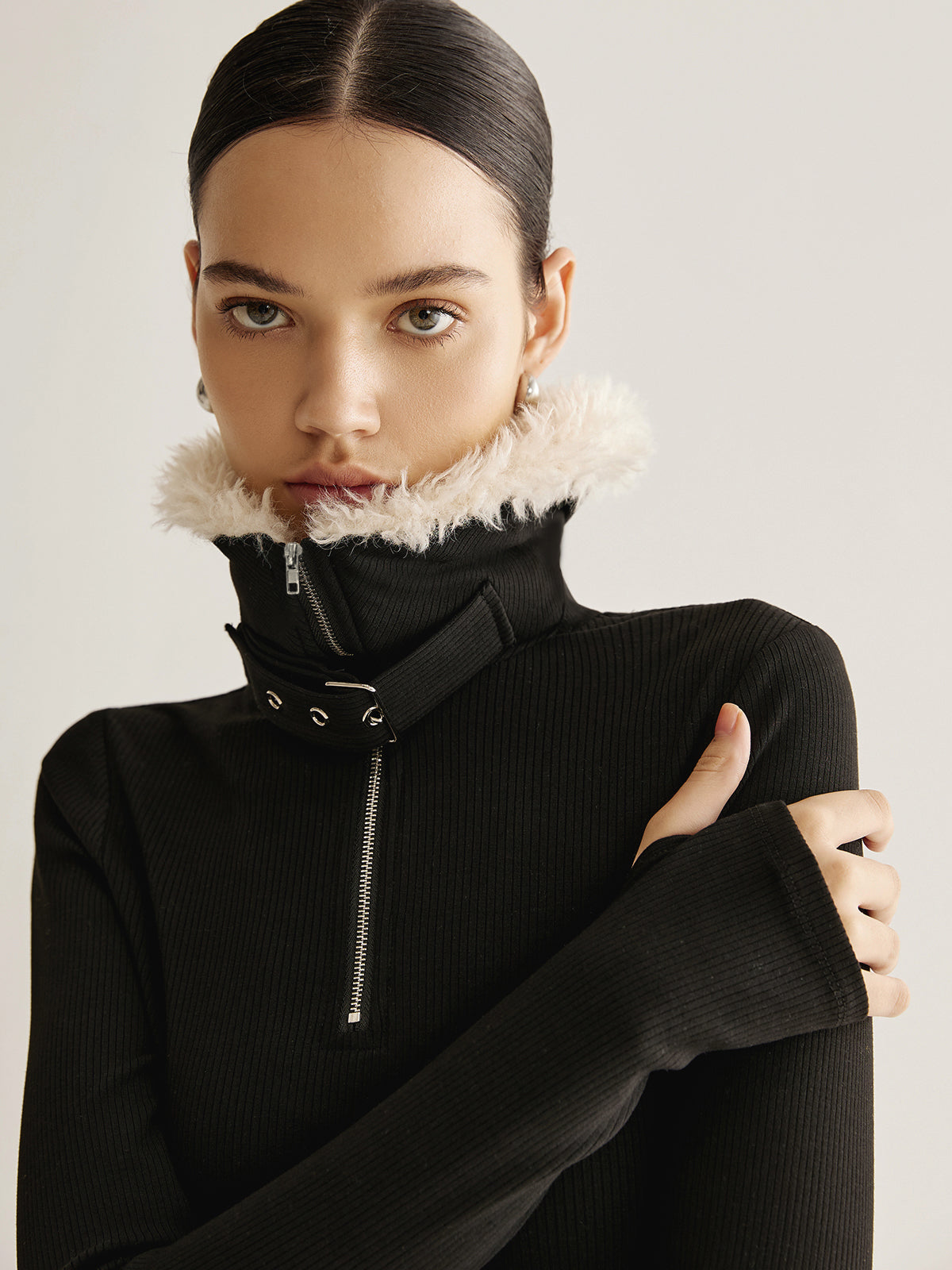 Fuzzy Collar Belt-Design Zipper Blouse