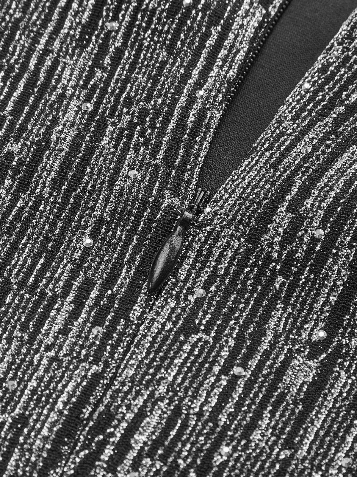 Robe plissée dos nu à bretelles 