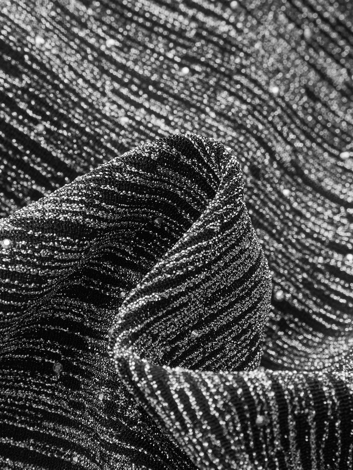 Robe plissée dos nu à bretelles 