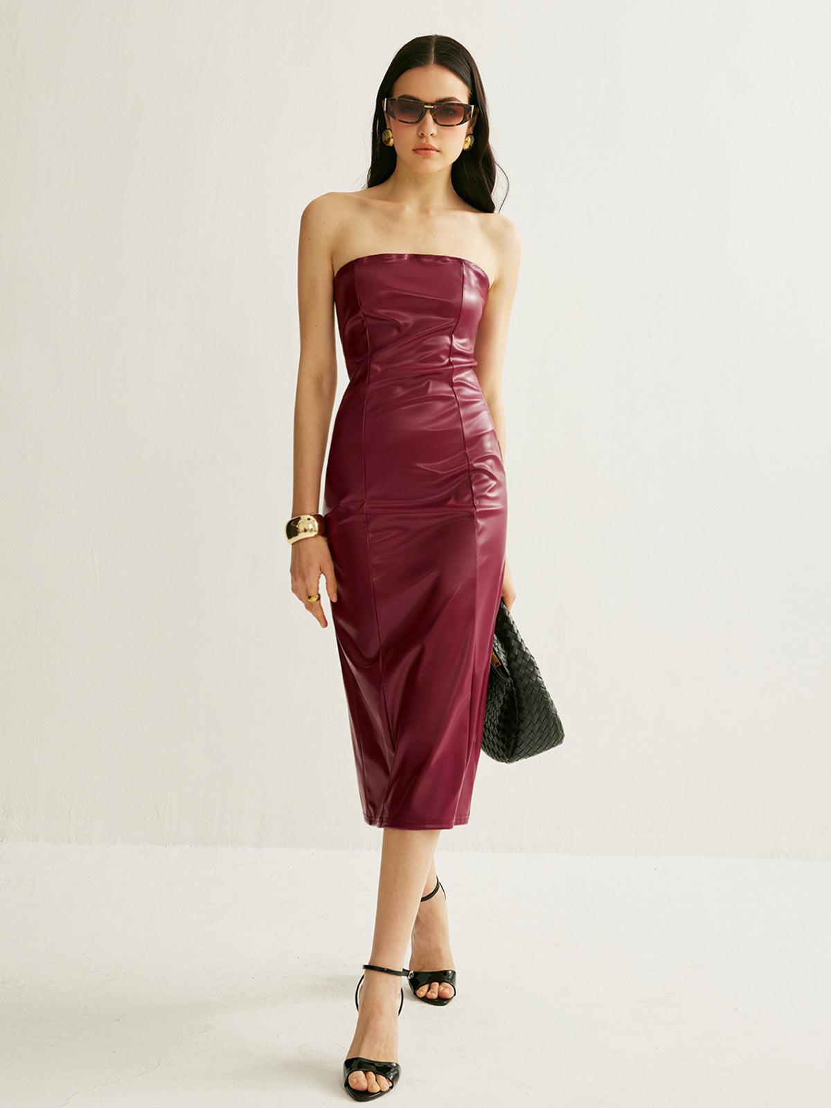 Trägerloses Kleid aus PU-Leder mit Schlitz