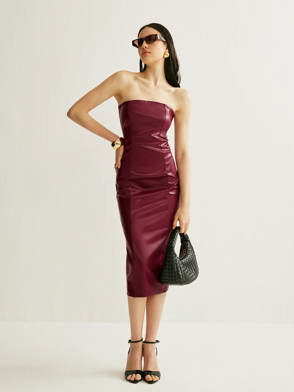 Trägerloses Kleid aus PU-Leder mit Schlitz