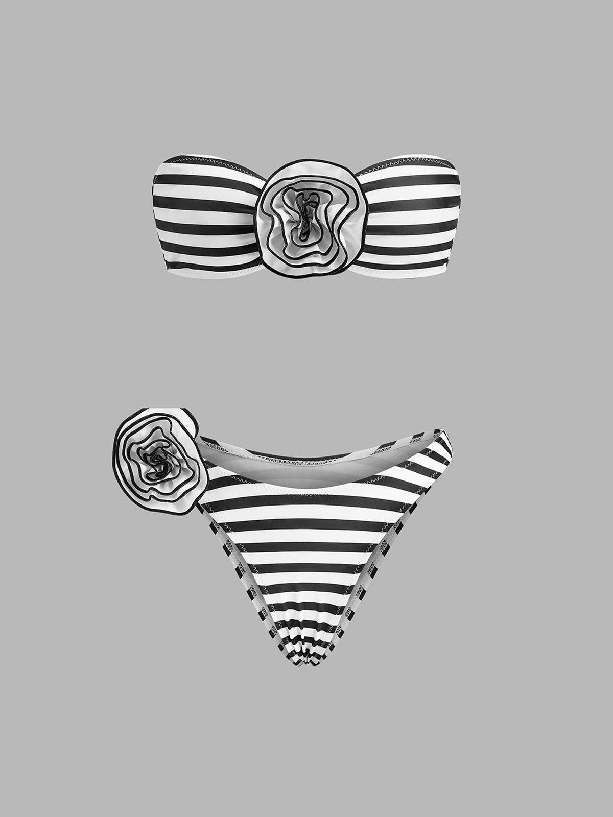Ensemble de bikini bandeau à rayures avec détails floraux