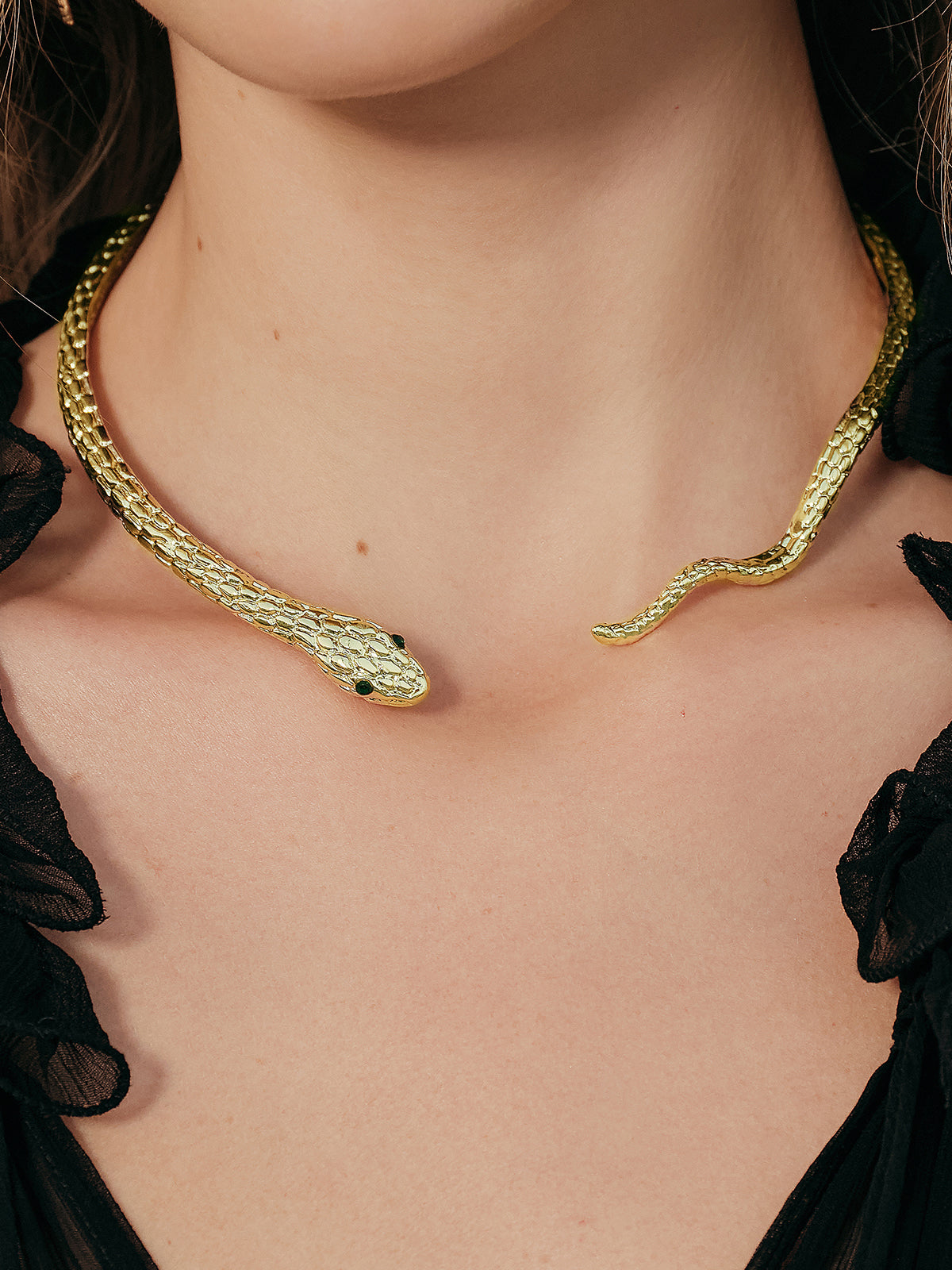 Collier ras du cou en forme de serpent 