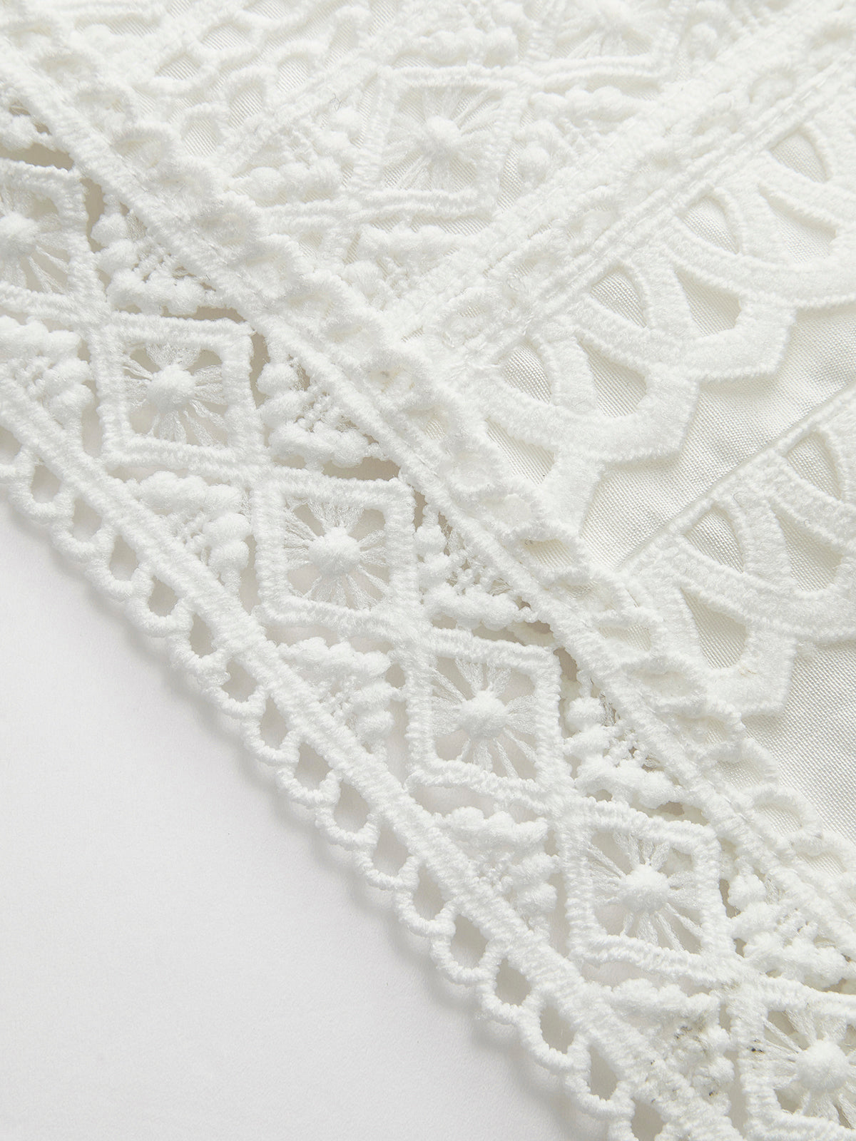 Chemisier à col montant et manches bouffantes 