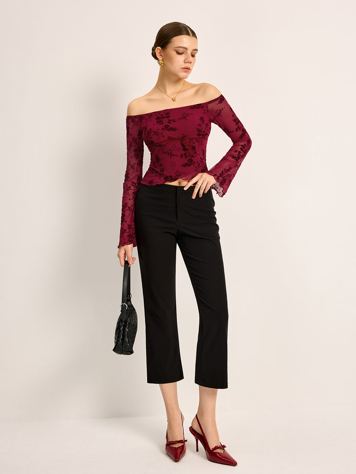 Off-Shoulder T-Shirt mit Blumenmuster und halbdurchsichtigem Stoff