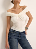 Carmen-Top mit Raffungen und Knotendetail