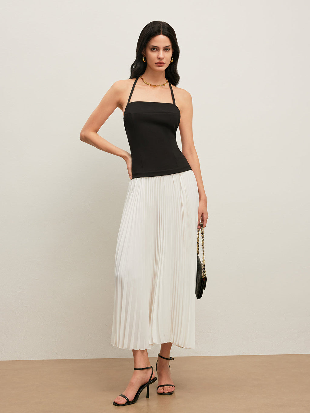 Rückenfreies Neckholder-Faltenkleid