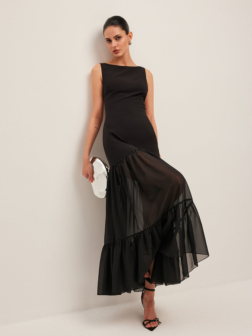 Kleid mit Rüschensaum, transparentem Einsatz und Rückbindedetail