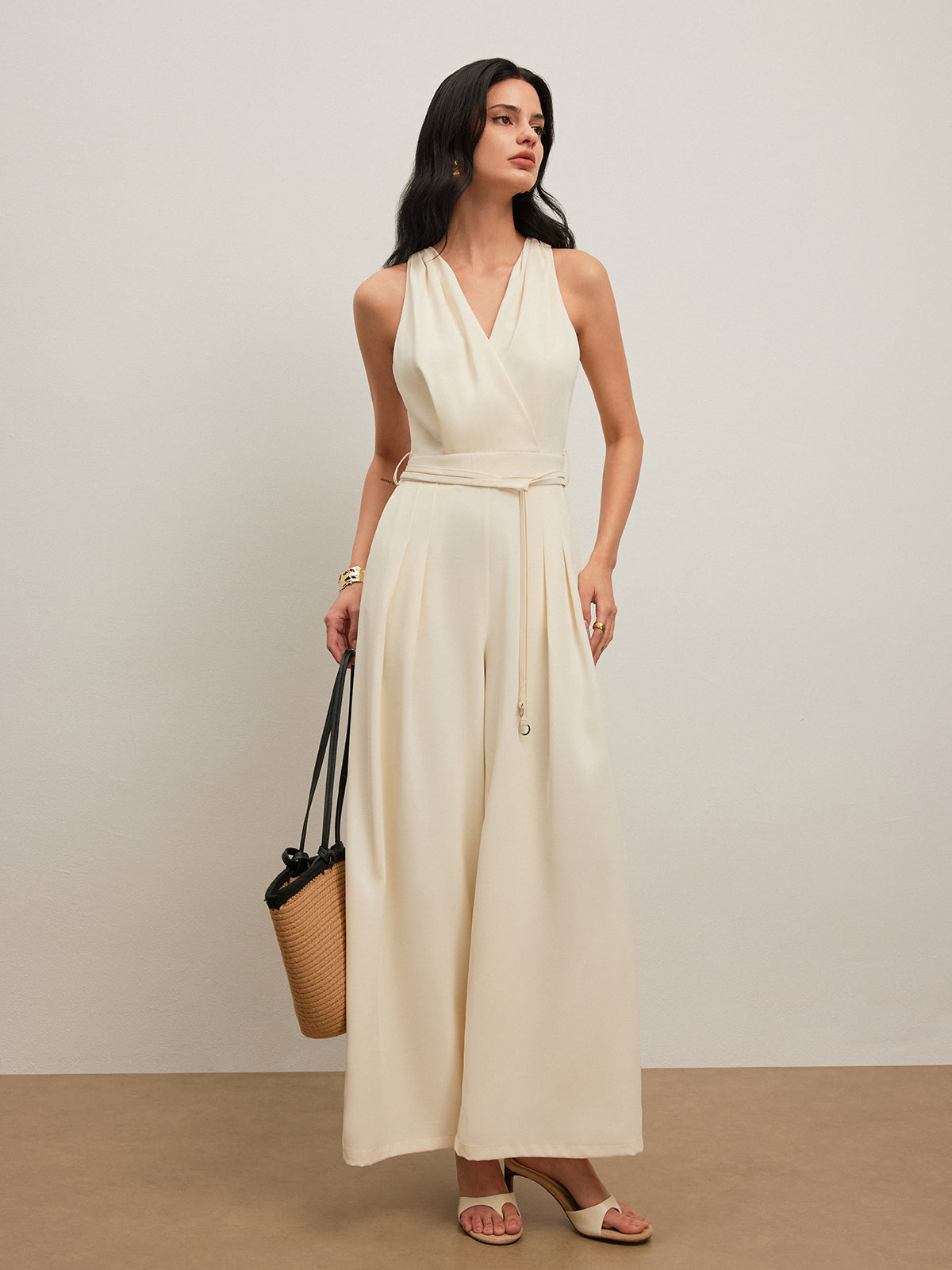 Jumpsuit mit Neckholder, Knopfverschluss hinten und Taillengürtel