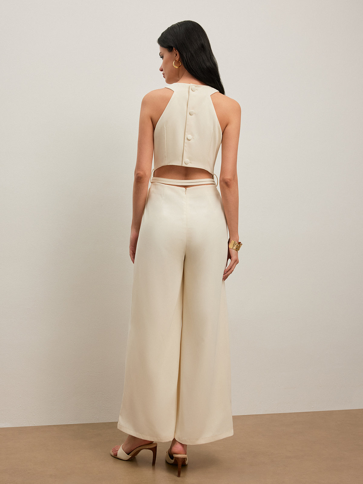 Jumpsuit mit Neckholder, Knopfverschluss hinten und Taillengürtel