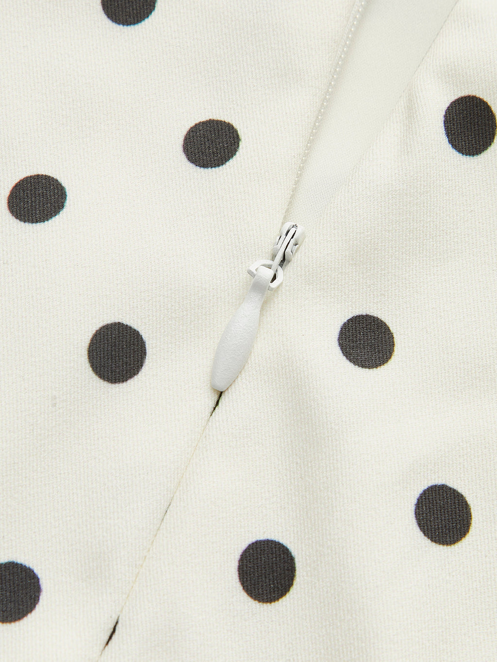 Robe à pois et dos lacé
