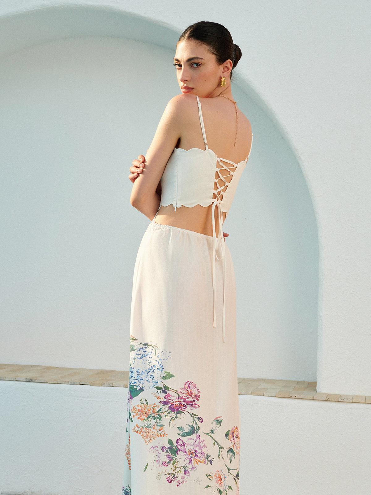 Robe sans manches à imprimé floral et lacets dans le dos