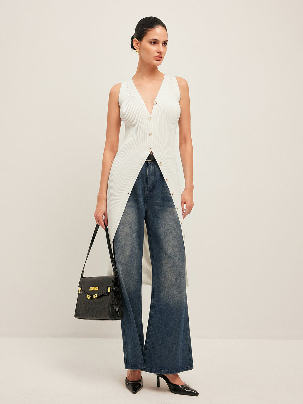 Geripptes Kleid mit Knopfdetails