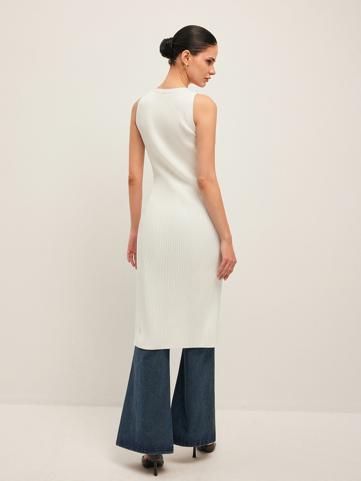 Geripptes Kleid mit Knopfdetails