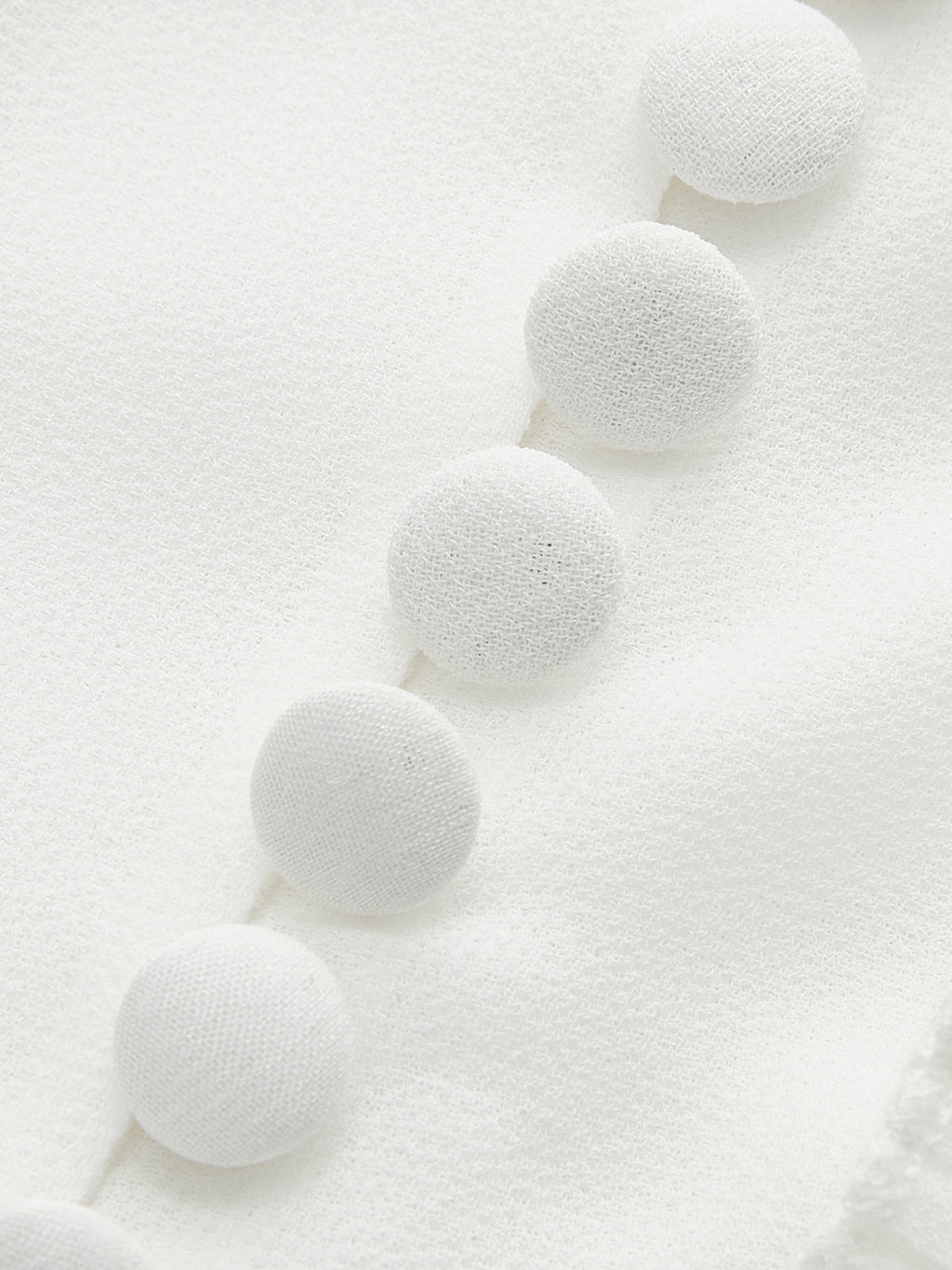 Halbtransparente Bluse mit Rüschendetails und kontrastierendem Bindeband