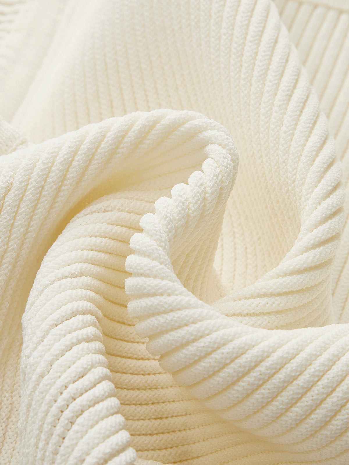 Jupe plissée à empiècements en résille 