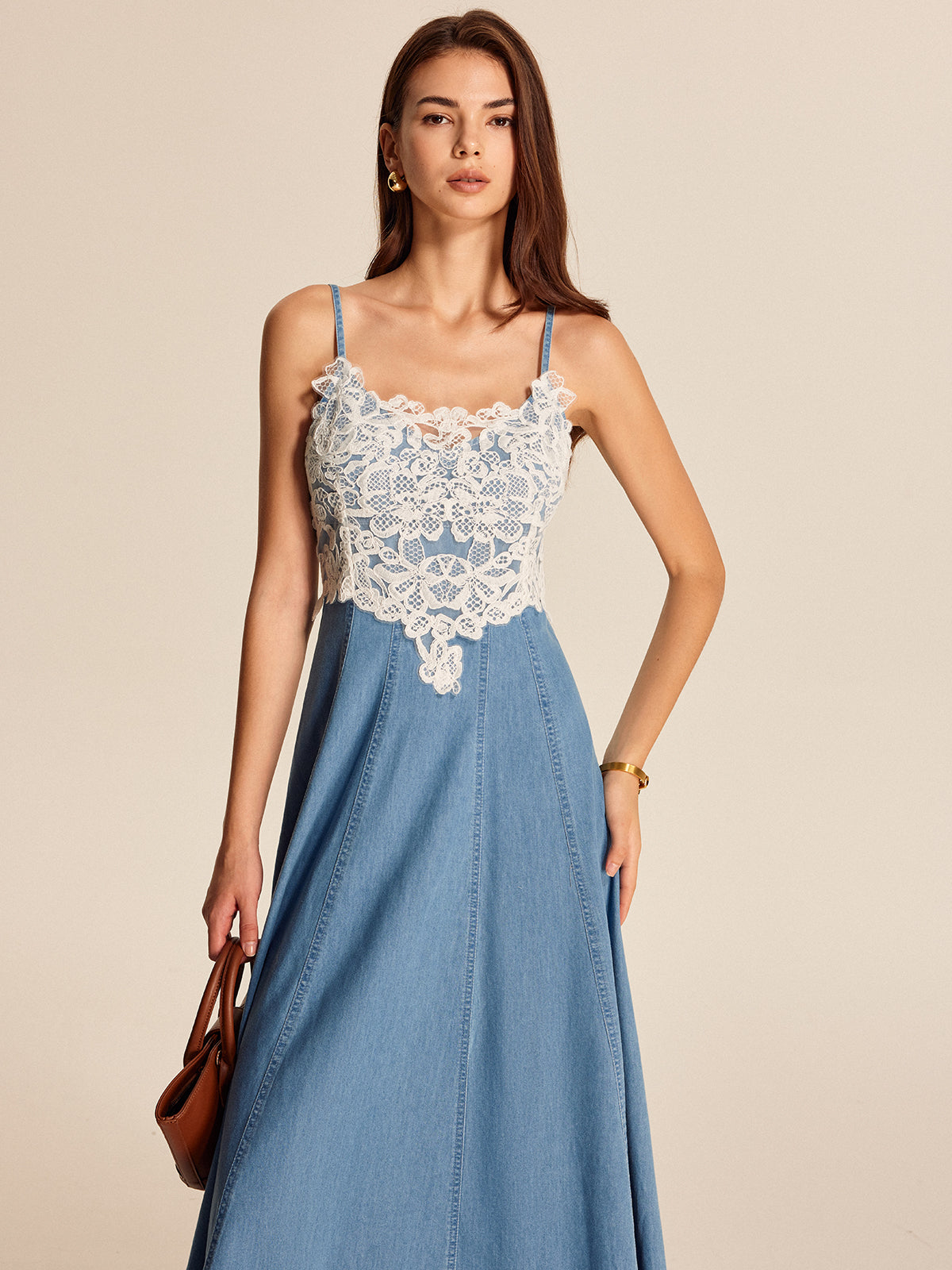 Robe Caraco en Jean à Panneau de Dentelle