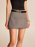 Jupe-short mi-taille ornée de détails décoratifs