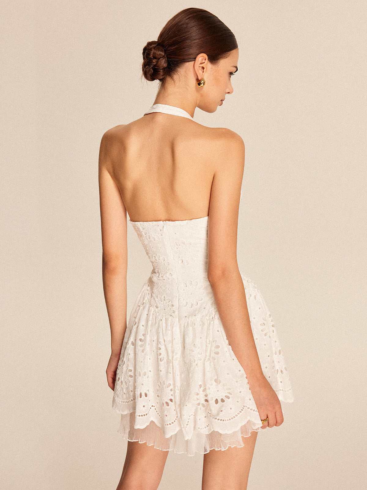 Robe dos nu en coton brodé 