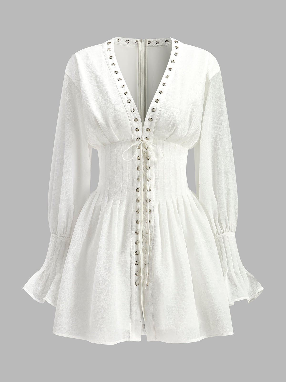 Robe semi-transparente à lacets sur le devant