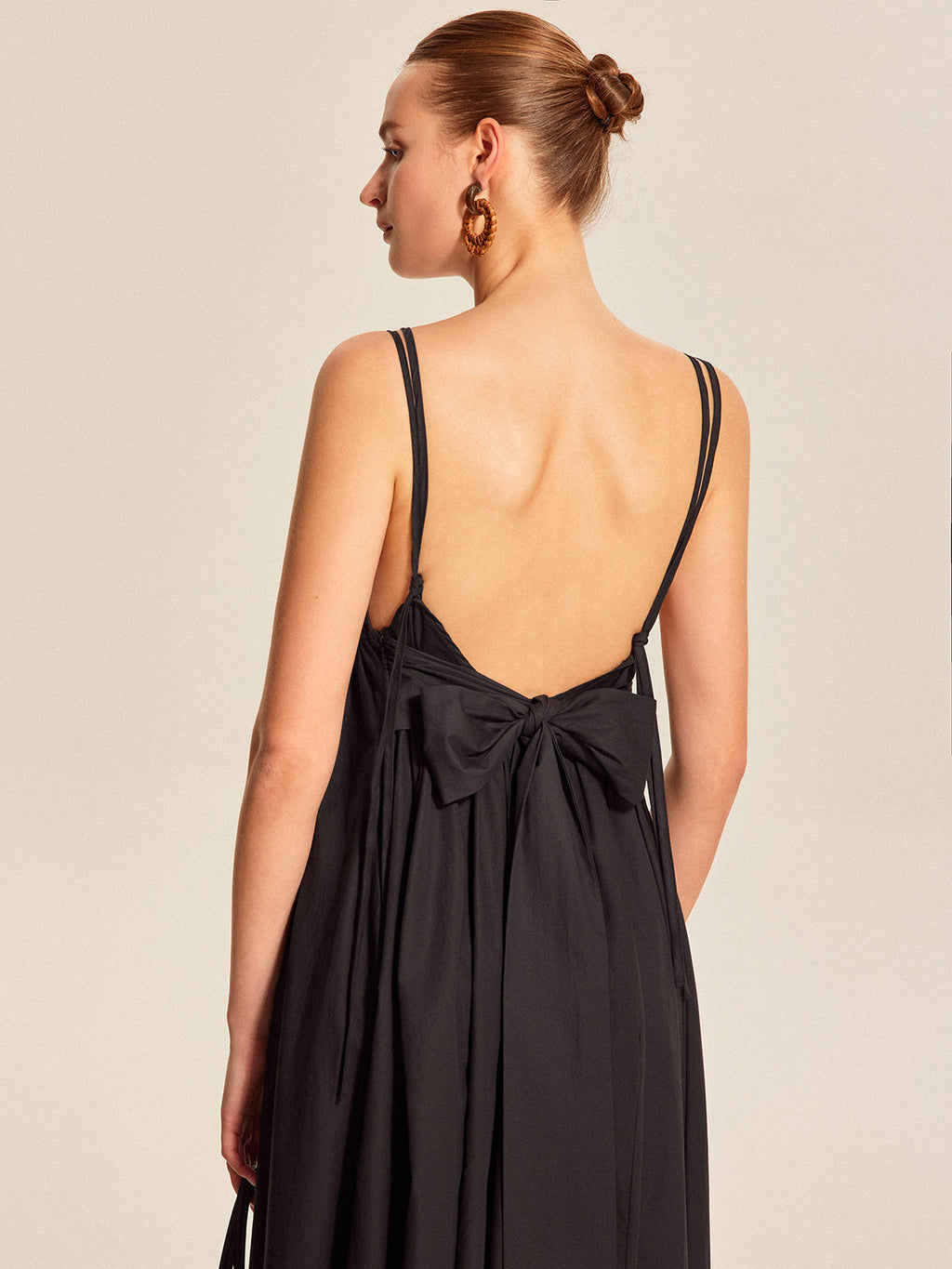 Robe camisole à col en V et à double bretelle