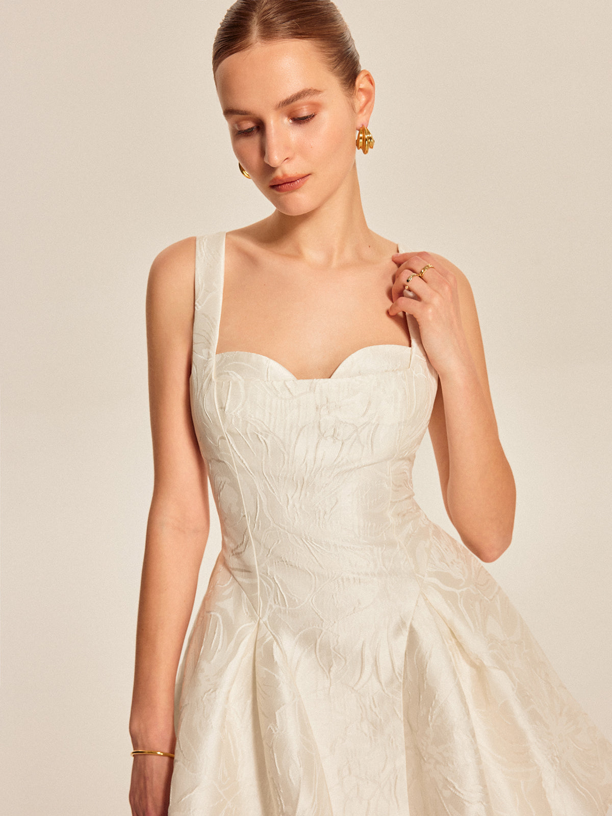 Robe évasée à encolure en cœur