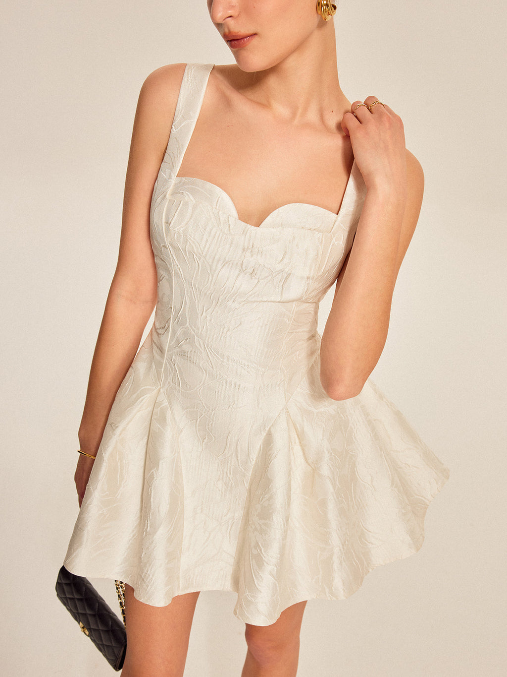 Robe évasée à encolure en cœur