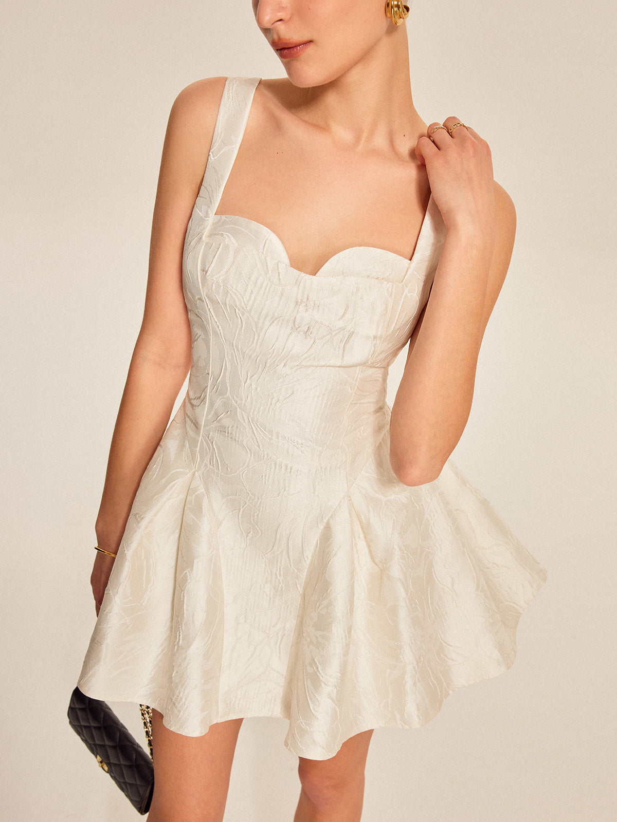 Robe évasée à encolure en cœur