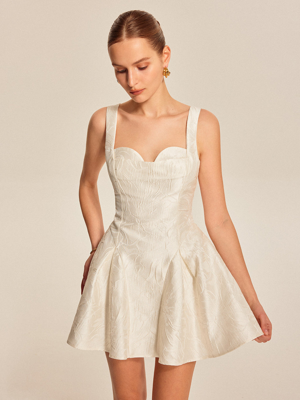 Robe évasée à encolure en cœur