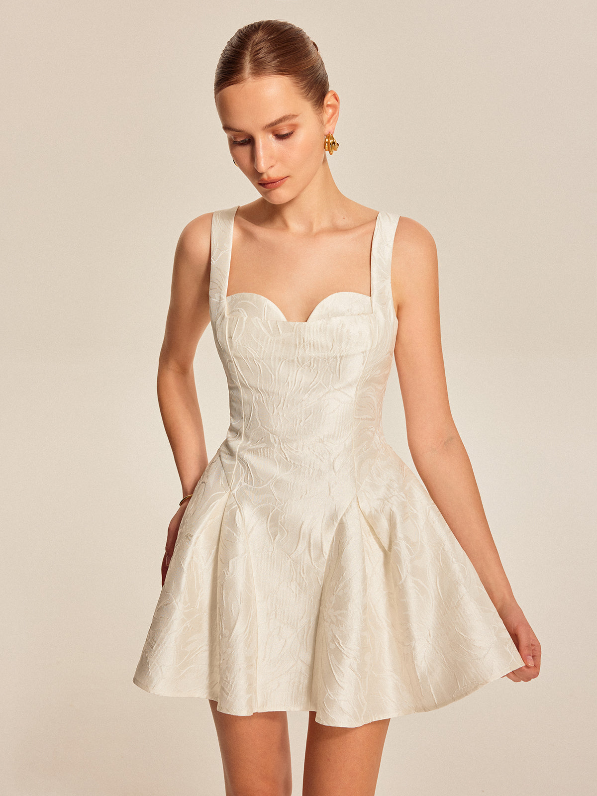 Robe évasée à décolleté cœur 