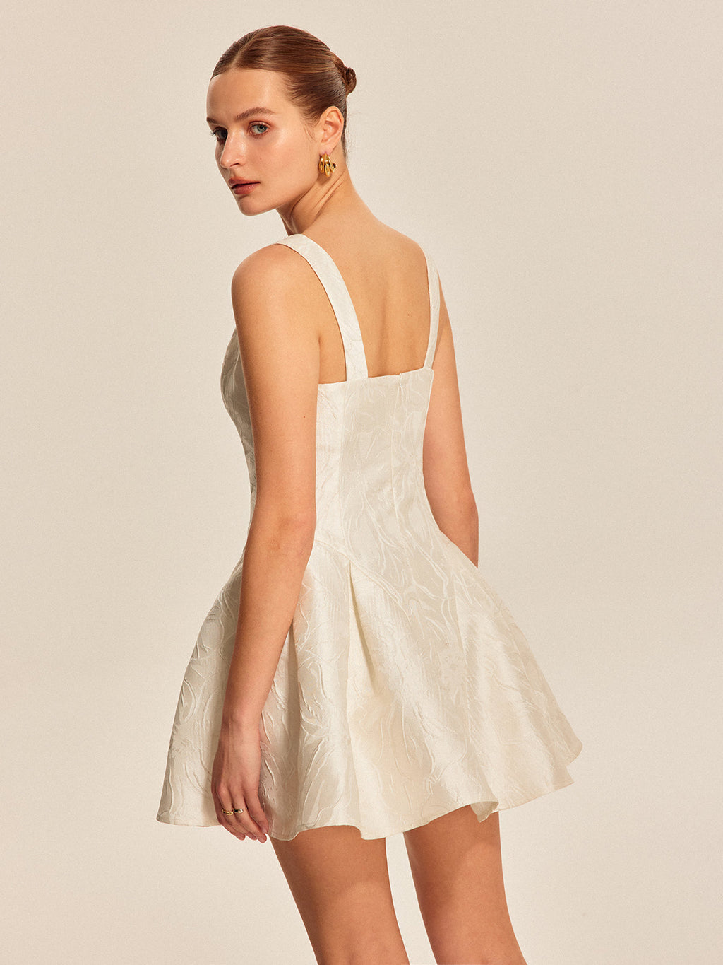 Robe évasée à encolure en cœur