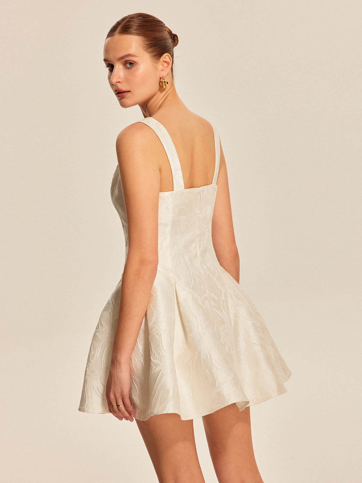 Robe évasée à décolleté cœur 